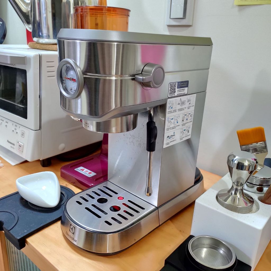[ 二手 ] 伊萊克斯 極致美味500 E5EC1-31ST 半自動義式咖啡機 義式咖啡機 咖啡機