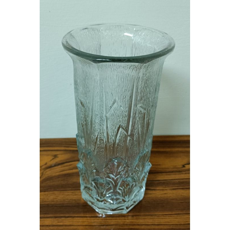 玻璃花瓶 花器 二手
瓶高24公分，瓶口寬11公分

義大利製

