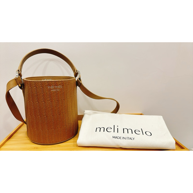 Meli melo Santina light tan moves bucket bag 水桶包（蜜糖色編織款）（二手）