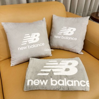 現貨 iShoes正品 New Balance 抱枕 枕頭 靠墊 靠枕 毛毯 毯子 被子 可收納 NB 灰 辦公室 沙發