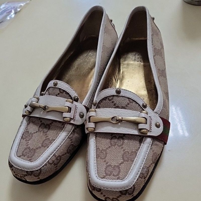 Gucci  Monogram Loafer稀少女鞋款項。尺寸是37號半。數量一共四雙。