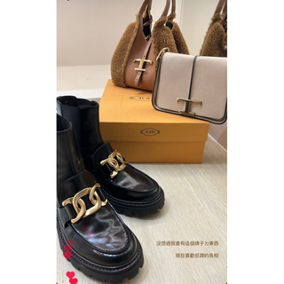 現貨馬上出✨ Tod's 女款 Kate 金屬 鍊帶 裝飾 亮面 牛皮 切爾西 靴 黑色