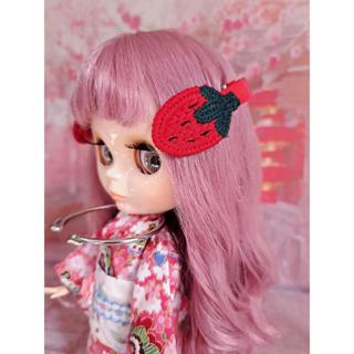 小禎雜貨 毛線編織草莓髮夾 花朵髮夾 和服 花朵髮夾 兒童髮夾 小布娃娃頭飾 大人 小孩 小布娃娃 美樂娃娃都可使用