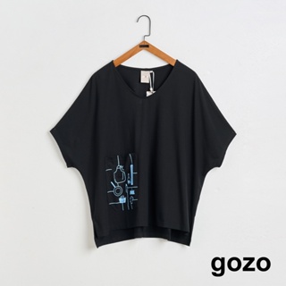 【gozo】➤媽媽的必需品口袋印花連袖T恤(黑色/米白_F) | 女裝 圓領 休閒