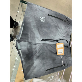 Loewe x On 羅意威與昂跑最新聯名運動短褲（風暴灰）