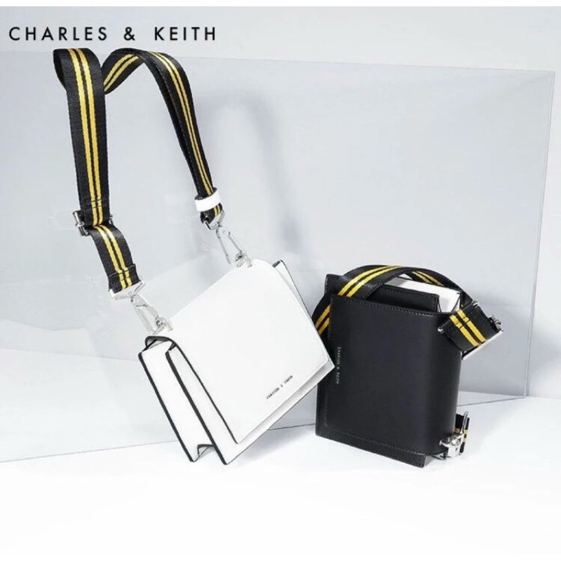 CHARLES & KEITH(小CK)掀蓋式斜背包-白色 造型肩背