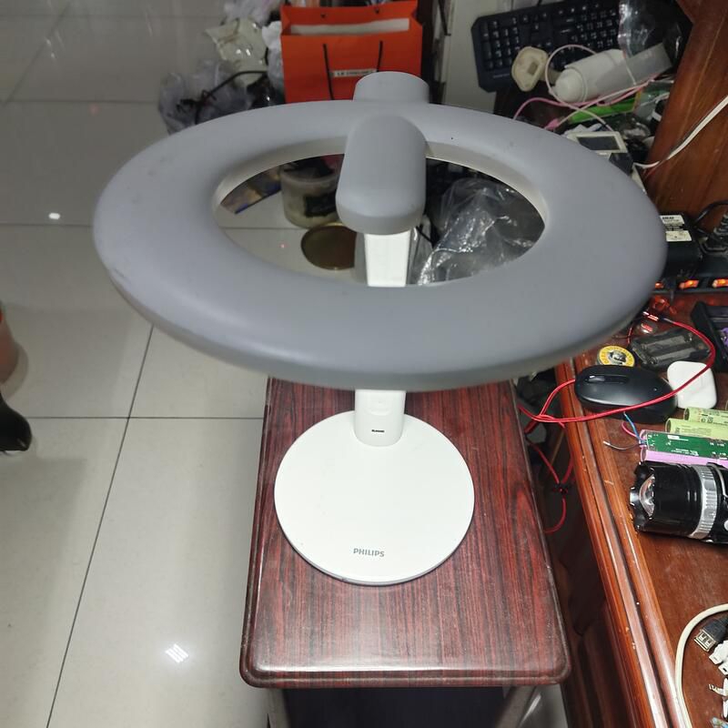 快速出貨philips 飛利浦 環形檯燈 led 檯燈 t-800r無開關無調亮度。送開關延長線。本身開關壞的。