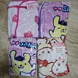 Hello Kitty (毛毯) 美樂蒂(披肩毛毯) 三麗鷗好朋友(披肩毛毯) 原價580~670元