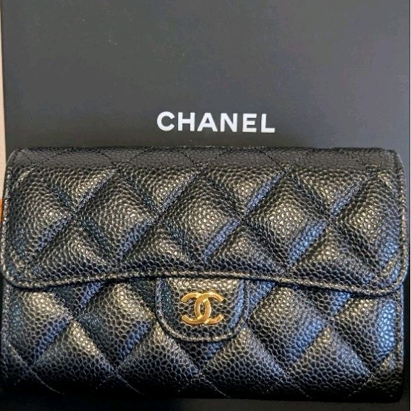 急售換現金 全新CHANEL 香奈兒經典款 三折中夾 日本購證 (荔枝牛皮黑金釦)