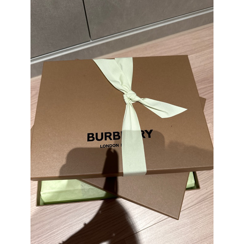 Burberry 專櫃紙盒