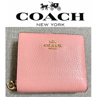 美國【COACH】粉紅色經典馬車logo荔枝皮革短夾