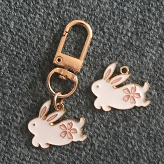 ❤️新款❤️ DIY創意 櫻花兔 吊飾 耳環 服飾配件 項鍊 背包掛飾 鑰匙圈 配件 airpods