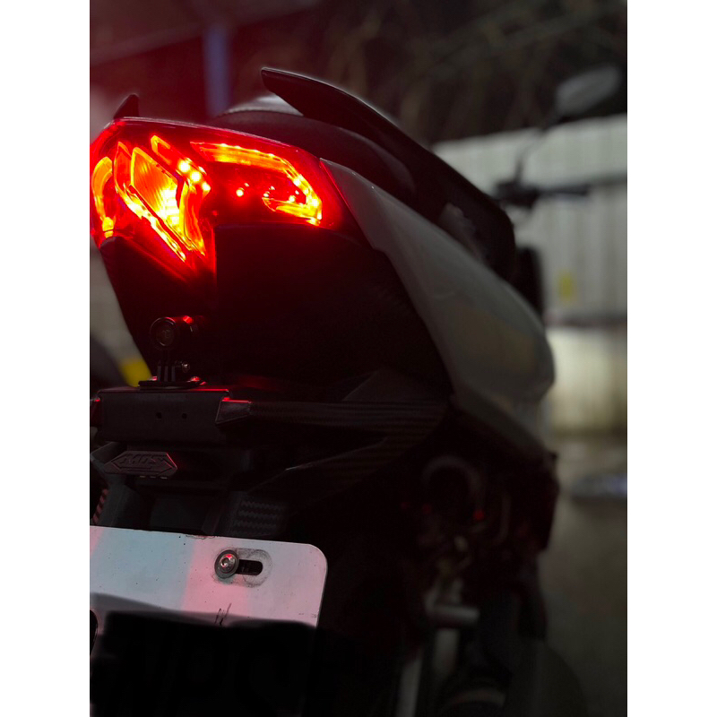機車摩托車Tmax尾燈smax適用價錢可議