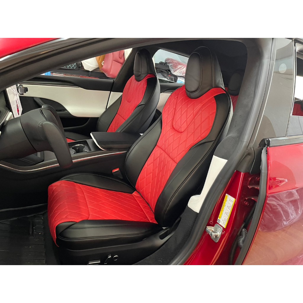 2023 Model S 專車訂製紅黑格紋內裝 保護原車白色座椅 專車專用客製化配色線條 訂製皮革與配色 汽車椅套