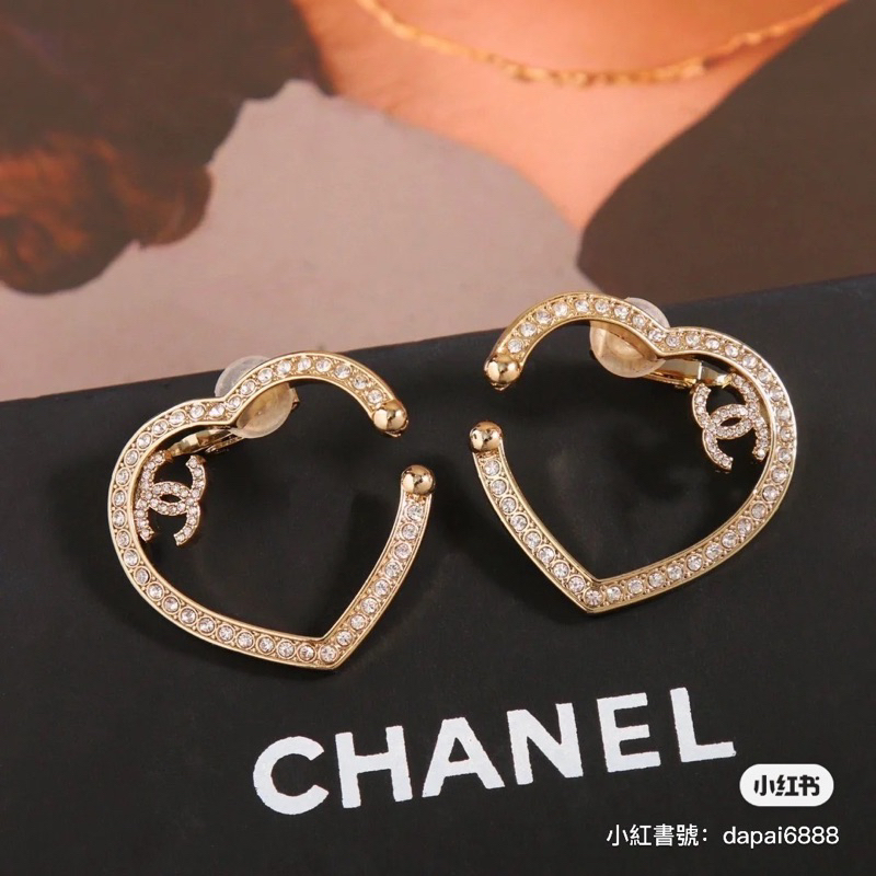在台現貨🇮🇹35888 香奈兒 Chanel 23B 愛心耳夾 夾式耳環