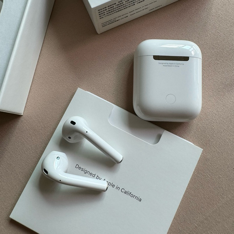 二手 Apple AirPods 2代 with charging case整組賣 &amp;保護殼/套