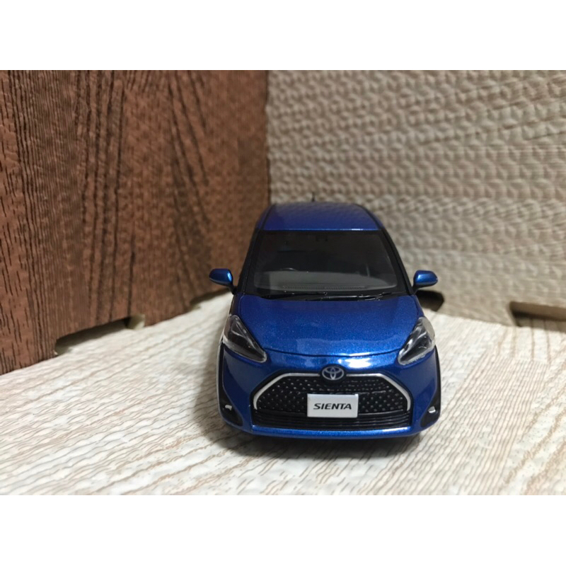 Toyota sienta 藍色 1/30 日規原廠模型車