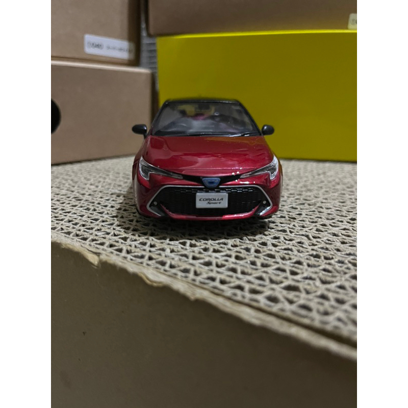 toyota Corolla sport auris 1/30 日規展示模型車 極羨紅 黑頂 附模型展示盒