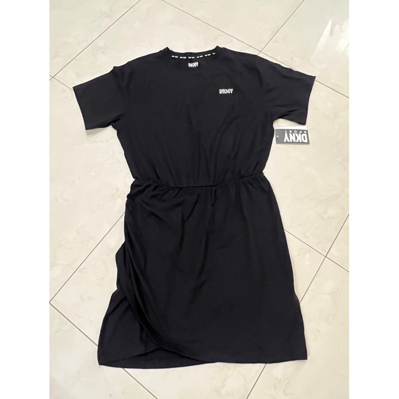［全新正品］ 美國DKNY  女大人貼鑽logo短袖黑色洋裝 M