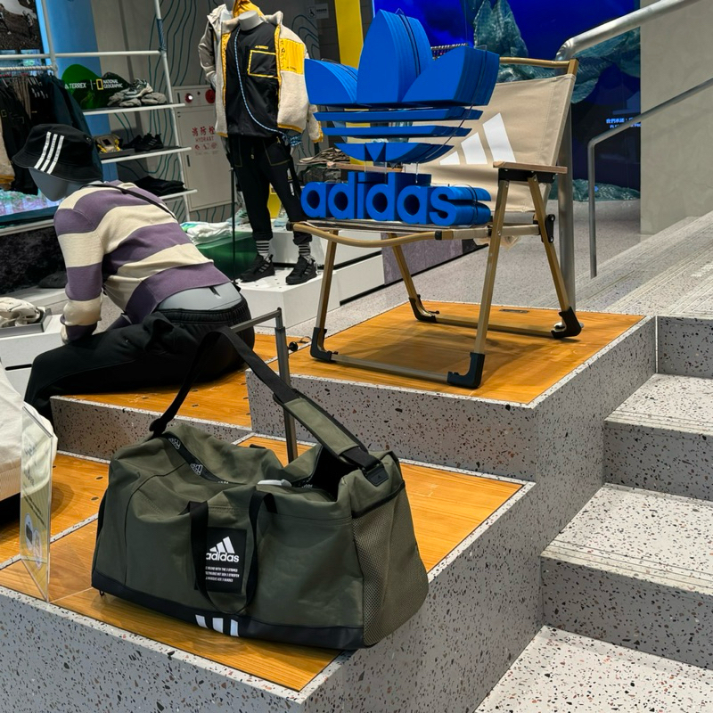 全新未使用 Adidas戶外露營椅+旅行袋 露營 包包