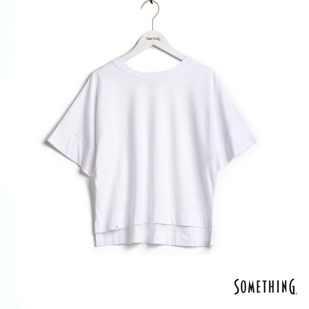 SOMETHING 經典寬版剪裁設計短袖T恤(白色)-女款