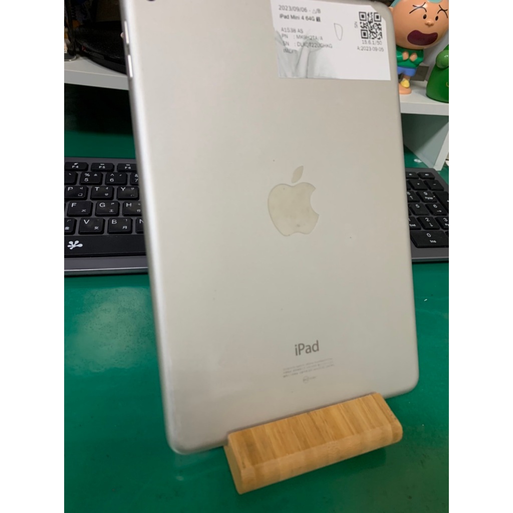 iPad Mini 4 (WiFi) 64G銀色 / 二手平板 (可購入後自行評估要不要換電池)