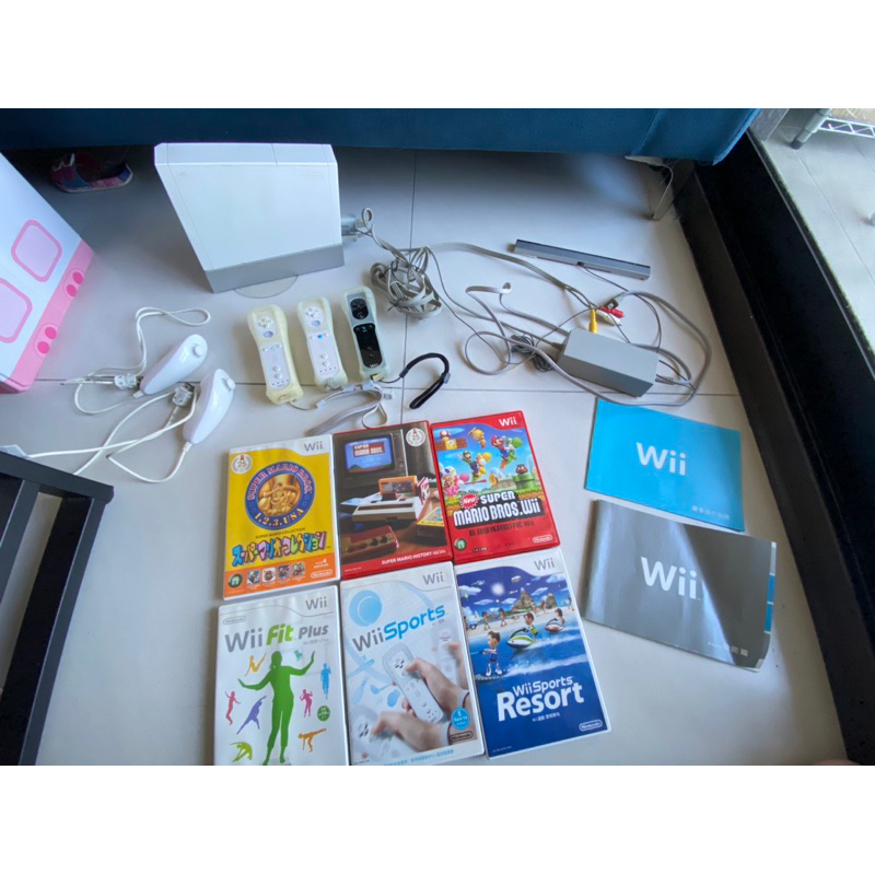Wii遊戲機整組+把手3支+遊戲片6片+踏板