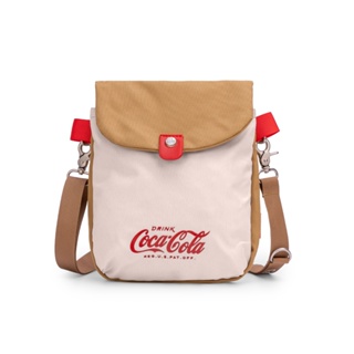 【RITE 可口可樂】聯名 - V9 口袋包 - M 卡其色｜側背包 小包 出門錢包