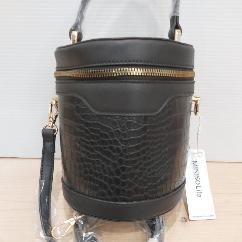 日本品牌MINISOLife經典黑鱷魚紋水桶包，發財桶，斜背包，手提包~全新品