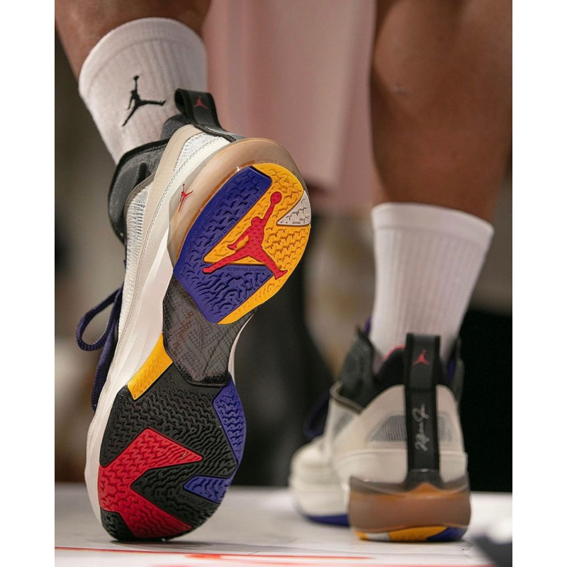 NIKE - Air Jordan 37 EP 頂級實戰籃球鞋(US9.5)