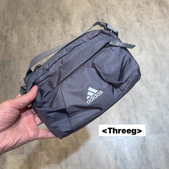 Threeg💫ADIDAS 隨身包 斜背包 肩背包 收納包 百搭 鐵灰 IM4236