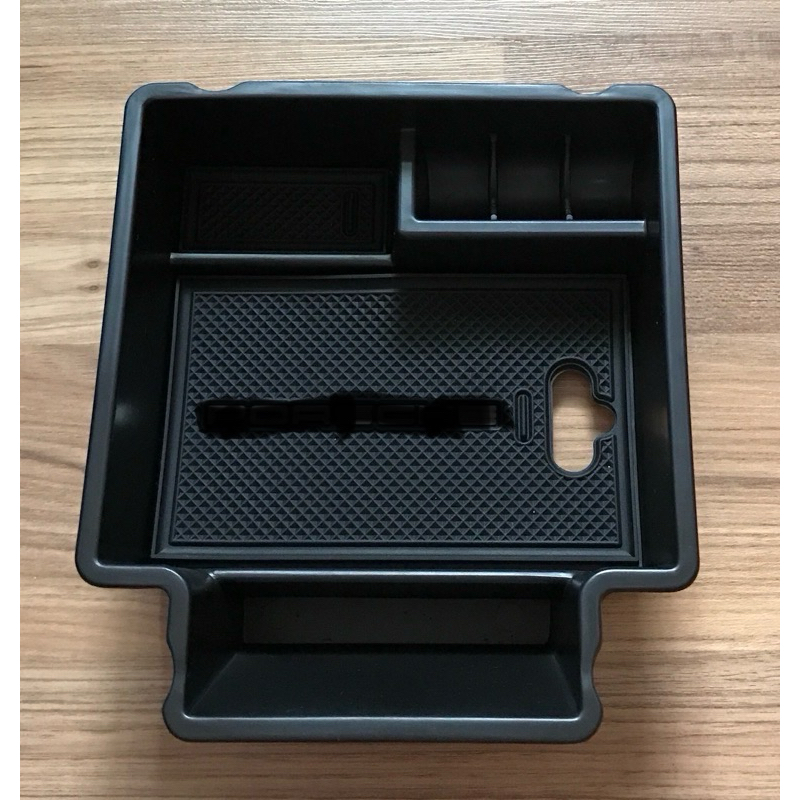Porsche Macan 中央扶手 置物盒 零錢盒 適用全年份車系 2016-2022