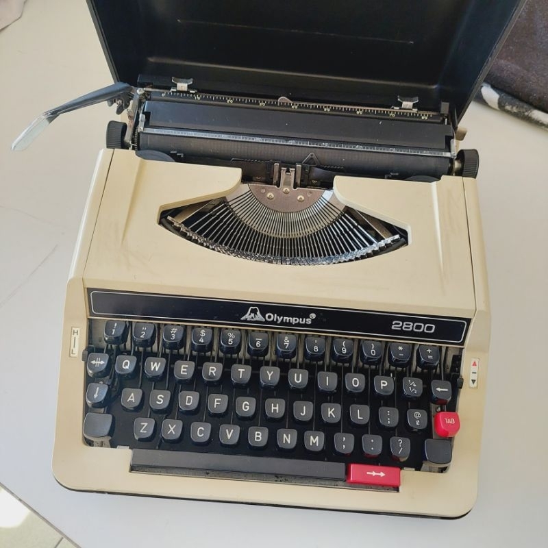 佈置 道具 機械式英文打字機 古董 Olympus 2800（二手）