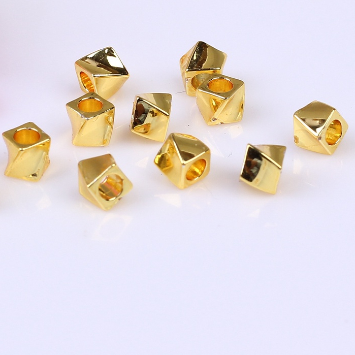 宏雲Hongyun-HC 【 100pcs/包】18/14k金色方形扭珠 保色銅珠轉運隔珠材料 diy手鏈 項鏈串珠配件