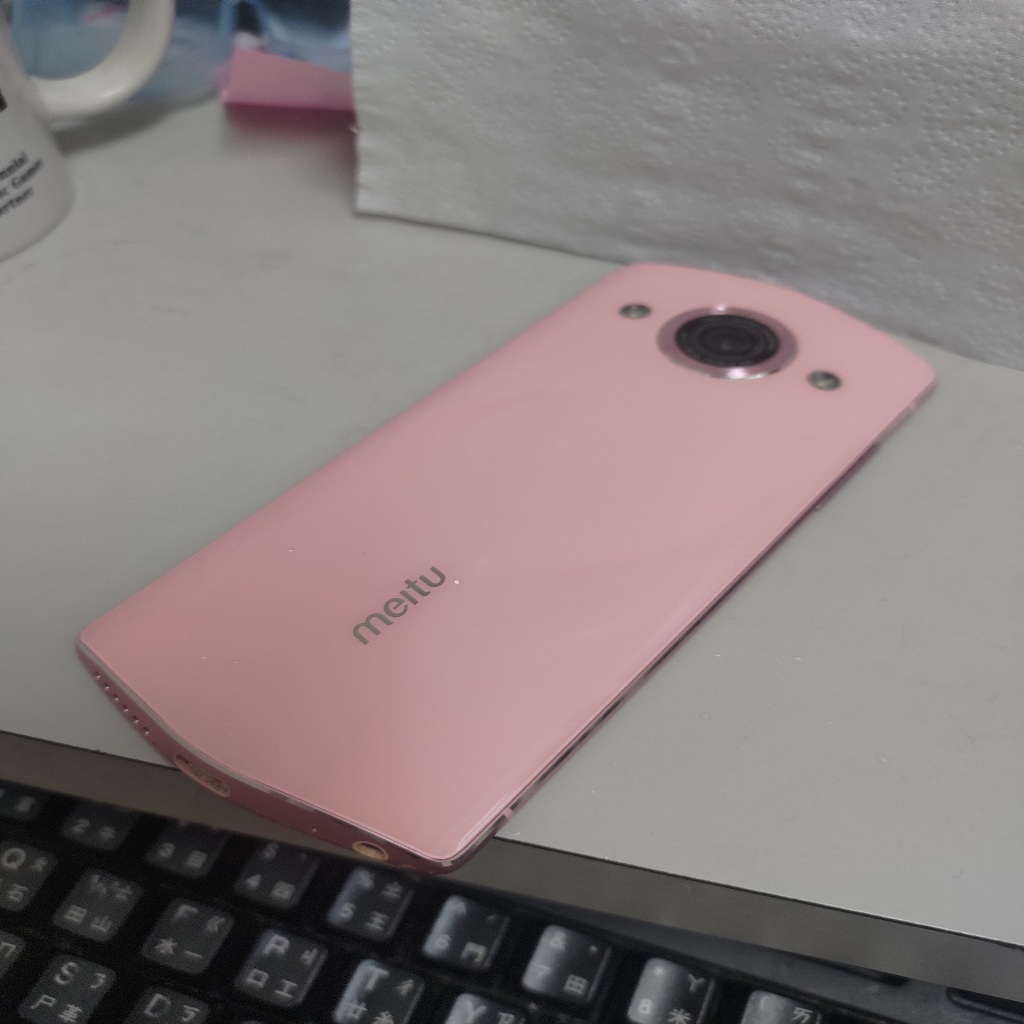 粉紅色美圖手機Meitu M6 (MP1503) 自拍神器(有膜沒殼不附Type C充電線)