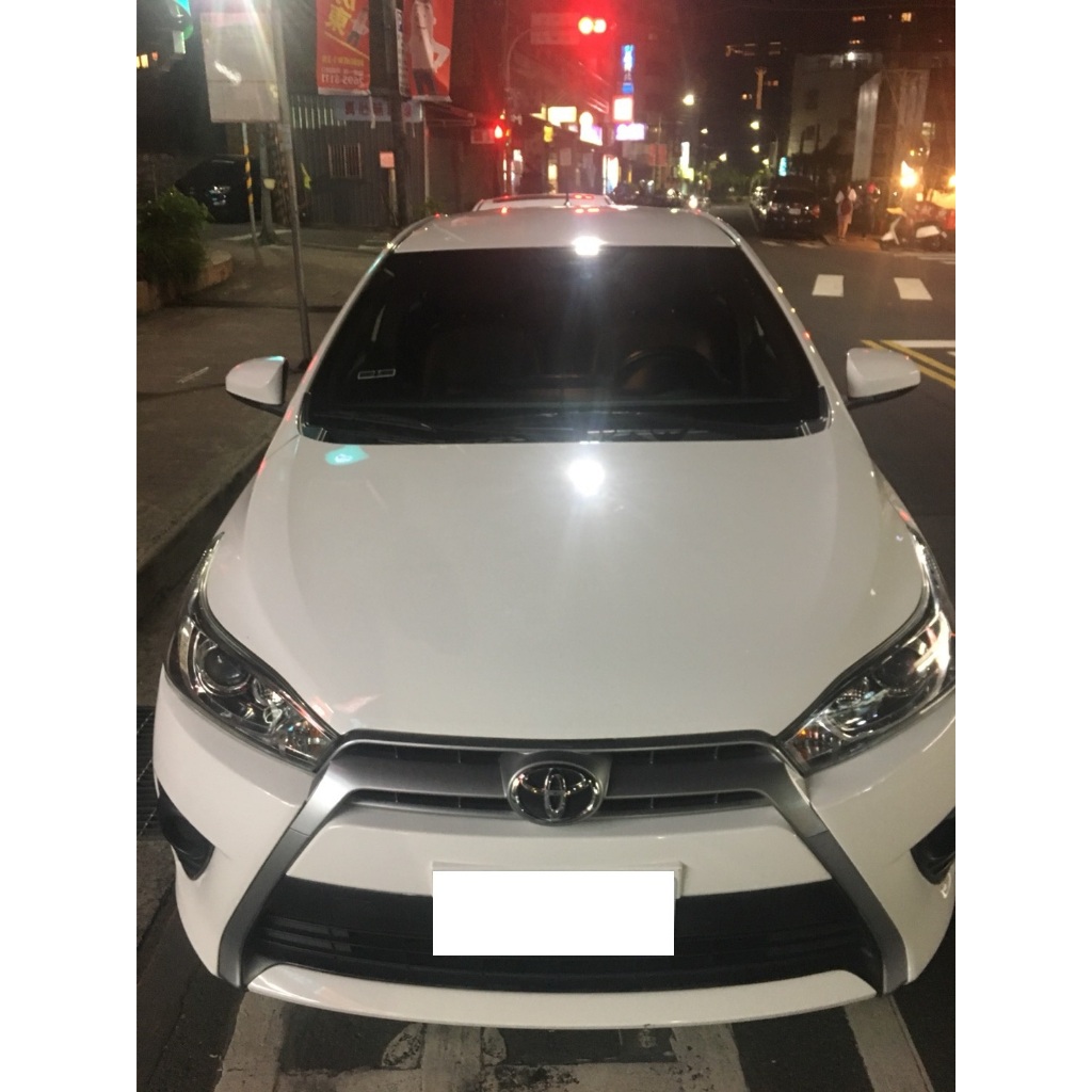 Toyota Yaris 2015年1.5白色 國民神車【本月特惠中 可協助全額貸款/超貸，價格以及車況歡迎洽詢】