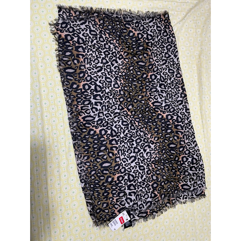 H&amp;M豹紋長條型圍巾