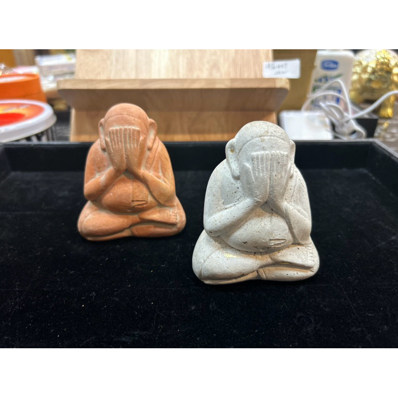 龍婆禪南2556年（10年）必達佛小立尊（高約7-8公分）雙色