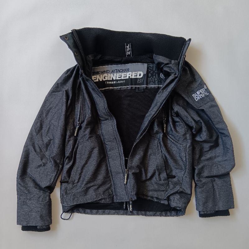 Superdry Engineered 極度乾燥 JAPAN｜灰色網狀排汗內裡｜防潑水風衣連帽外套｜男L號｜三層拉鍊｜