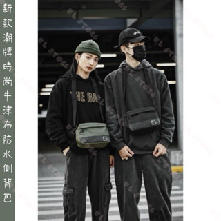 🍭現貨24H臺灣出貨🍭2024熱銷新款潮牌小包包男士斜挎包韓版學生街頭嘻哈牛津布時尚單肩包防水包 其他包235