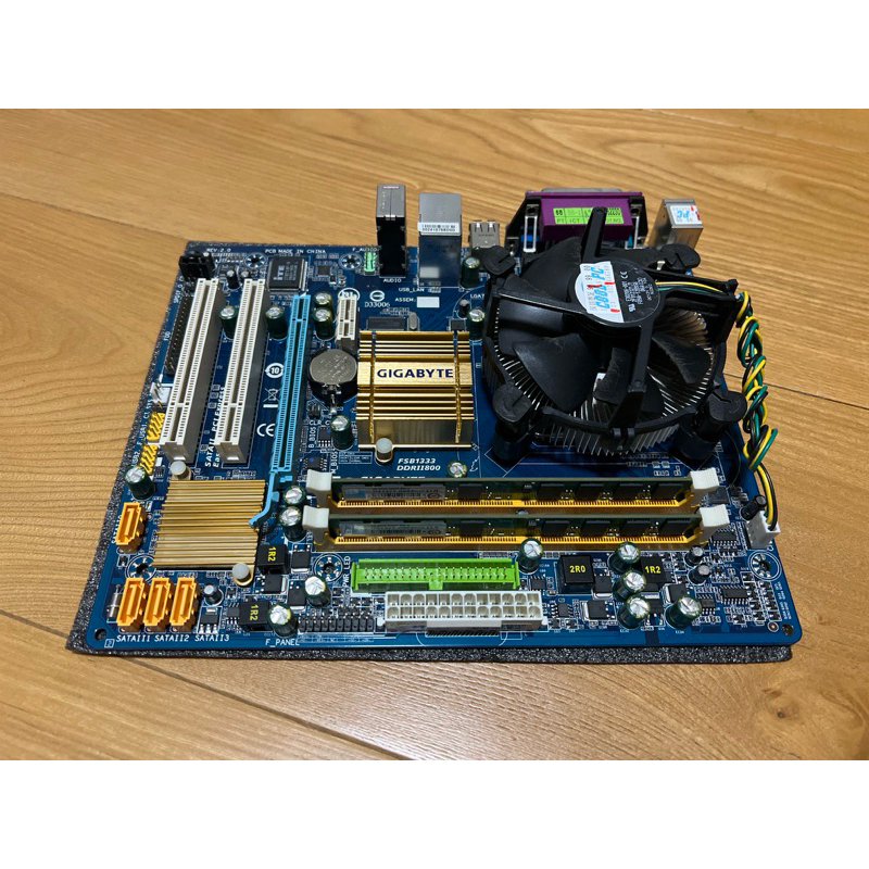 主機板 技嘉 GA-G31M-ES2L + CPU E8400 + RAM 創見 DDR2 2G*2