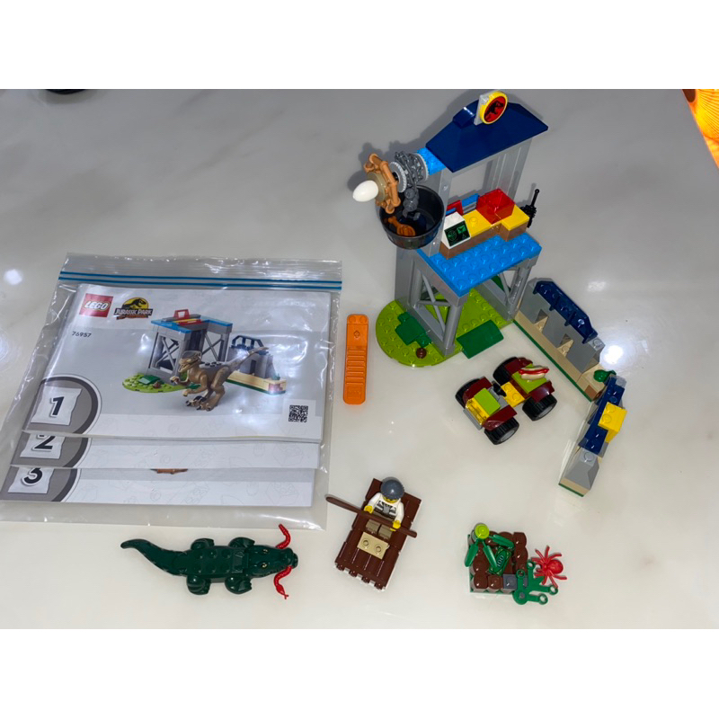 Lego city 60066部分場景(無書)+侏羅紀76957主要場景(有書) —皆無盒附送正版拆解器跟全新自拍棒*1