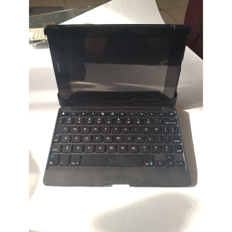 Uniscope U868平板電腦及ZAGG藍芽鍵盤，以零件機出售(5917)
