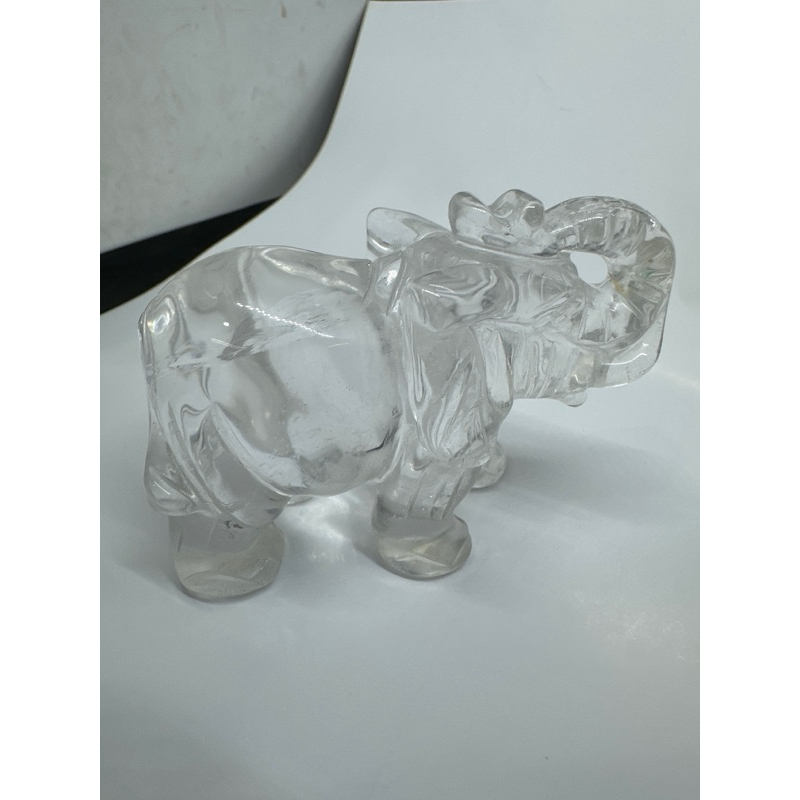 D9706 嚴選 天然水晶原礦 清透料 白水晶帶七彩光 雕刻 大象 向上發 擺件 雕件