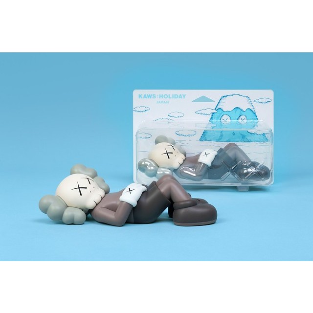 kaws holiday 富士山 公仔 抱枕