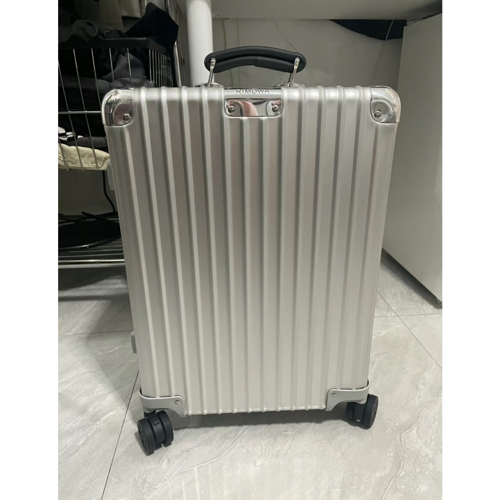 98成新 RIMOWA Classic Cabin 21吋 銀色 鋁鎂合金材質 登機箱 拉桿箱 97353004