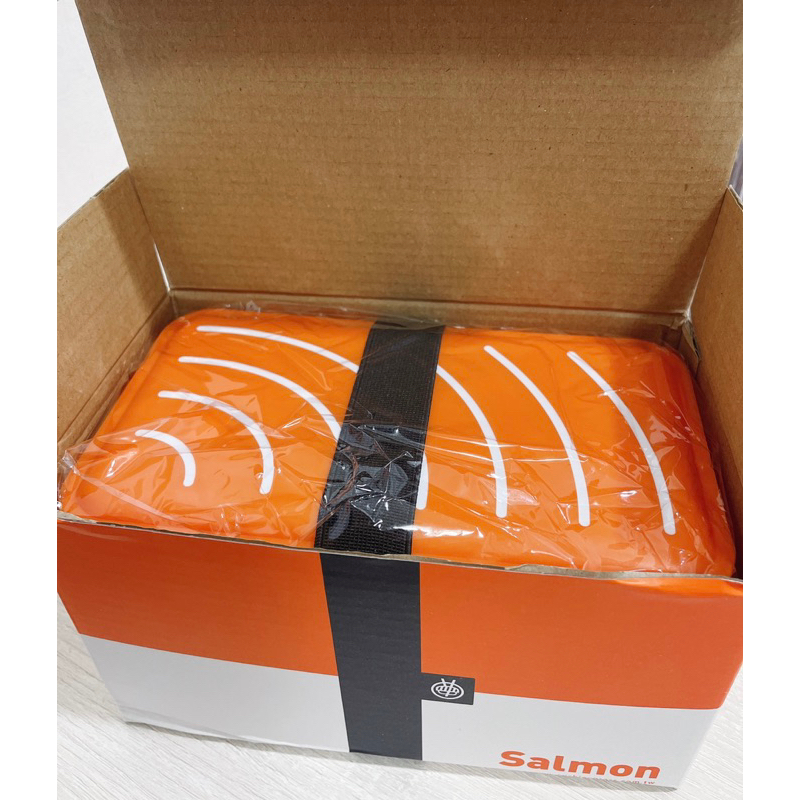 全新 爭鮮鮭魚造型 雙層餐盒（附束帶）