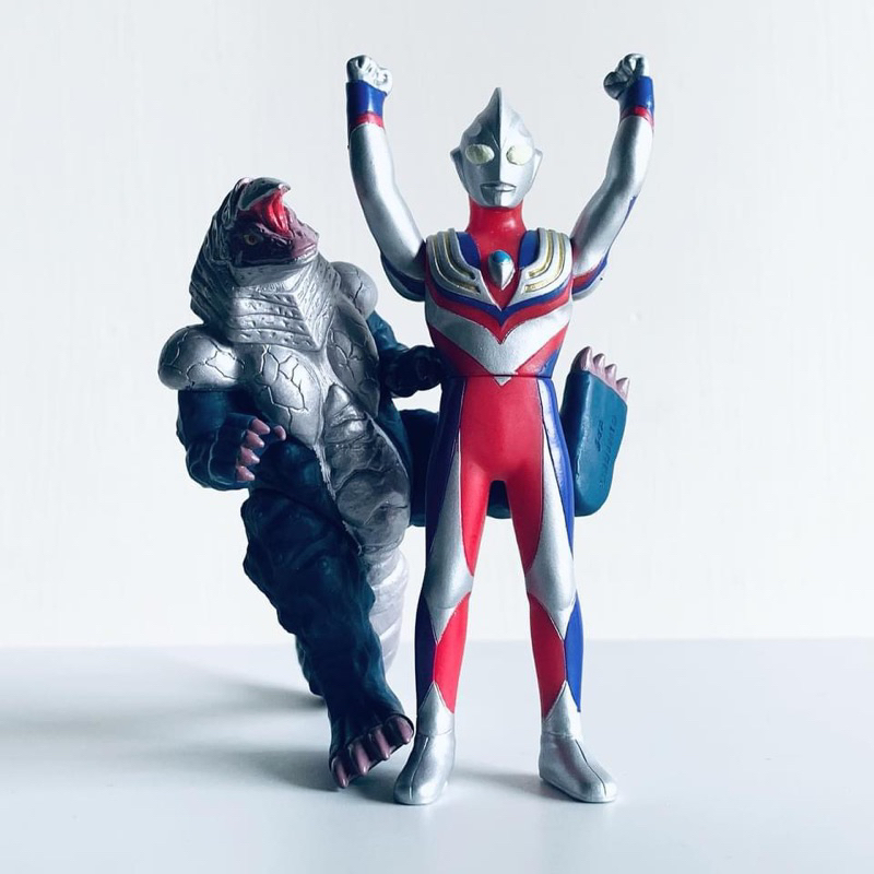 𝗕𝗔𝗡𝗗𝗔𝗜 ウルトラマンティガ &amp; ゴルザ 超人力霸王迪卡 &amp; 超古代怪獸 哥爾贊 円谷 超人力霸王 怪獸 軟膠玩具