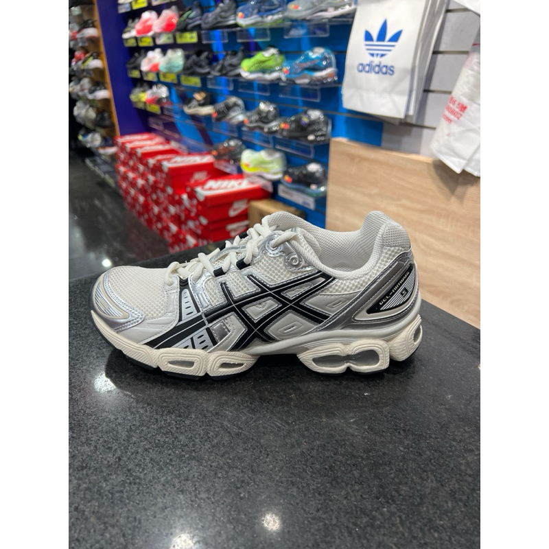 ASICS GEL-NIMBUS 9 男女款 運動 休閒鞋 1201A424-105 白銀黑 復古 穿搭