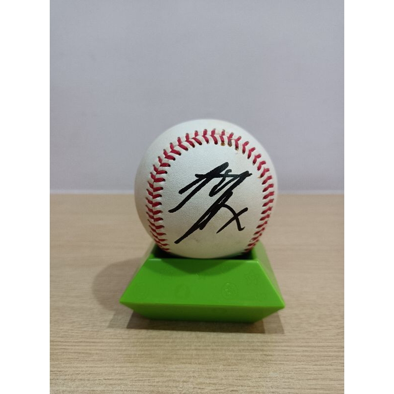 中華隊 鄧愷威簽名球 中職比賽用球 附全新球盒(370圖)，1029元